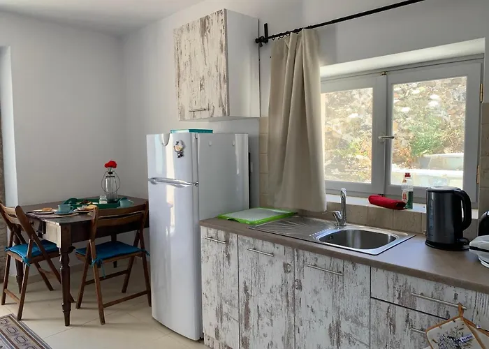 Attik Residencies * Livadi